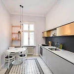 Stylish Old Town 2 Bedroom New Presidential Castle Apartment Bratislava
