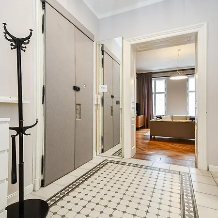 Stylish Old Town 2 Bedroom New Presidential Castle