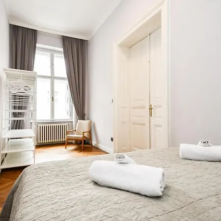 Stylish Old Town 2 Bedroom New Presidential Castle Apartment