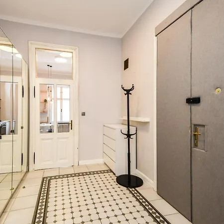 Stylish Old Town 2 Bedroom New Presidential Castle דירה