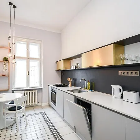Stylish Old Town 2 Bedroom New Presidential Castle * Bratislava