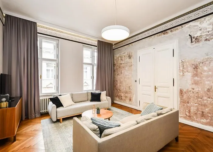 Stylish Old Town 2 Bedroom New Presidential Castle *