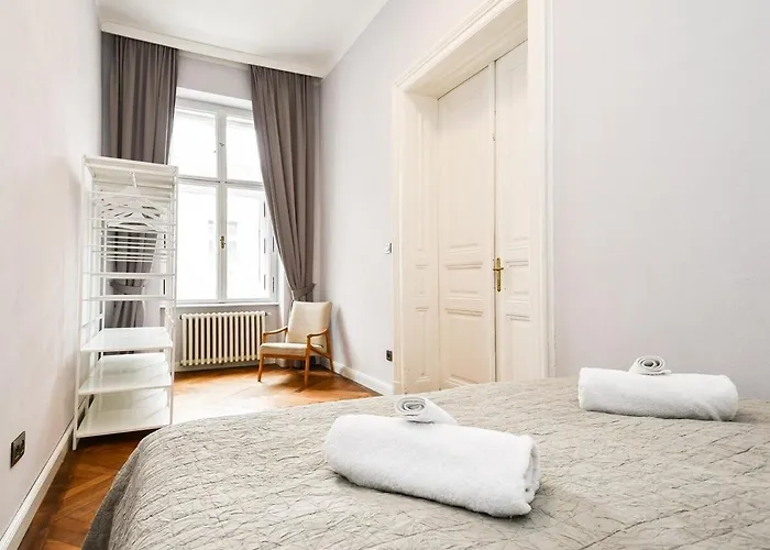 Stylish Old Town 2 Bedroom New Presidential Castle Apartamento