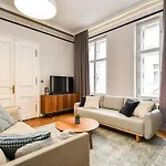 Stylish Old Town 2 Bedroom New Presidential Castle Братислава