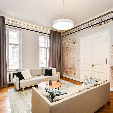 Stylish Old Town 2 Bedroom New Presidential Castle *