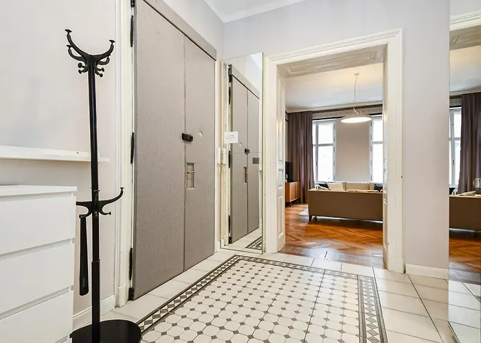 Stylish Old Town 2 Bedroom New Presidential Castle