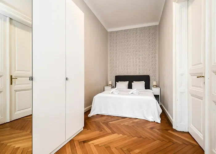 Stylish Old Town 2 Bedroom New Presidential Castle דירה ברטיסלאבה