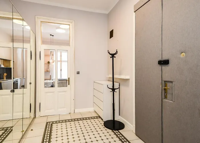 Stylish Old Town 2 Bedroom New Presidential Castle Apartment